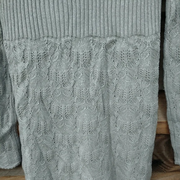 SOLD !! 🆕💥 Designer Valerie Stevens Silver MTLC Sweater NWT Medium - Picture 10 of 12